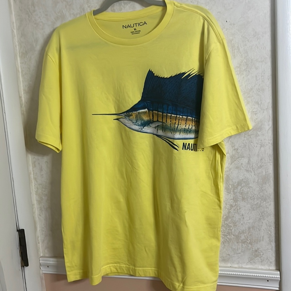 Náutica t-shirt beautiful fish 🐠 design on front and back.